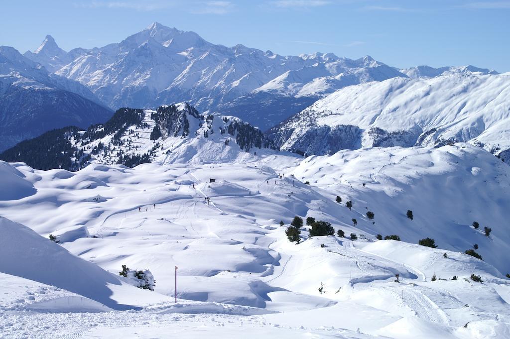Swiss Chalet-Style Hotel Walliser Spycher リーデラルプ エクステリア 写真