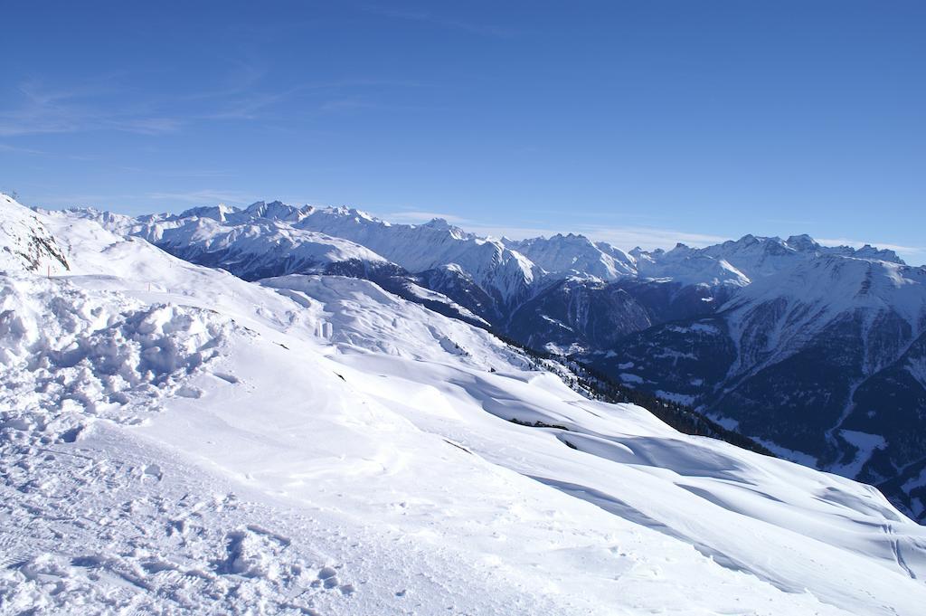 Swiss Chalet-Style Hotel Walliser Spycher リーデラルプ エクステリア 写真
