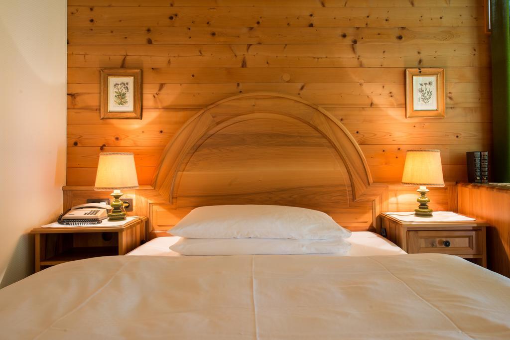 Swiss Chalet-Style Hotel Walliser Spycher リーデラルプ エクステリア 写真