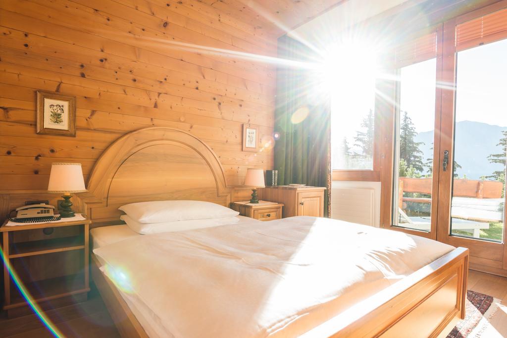 Swiss Chalet-Style Hotel Walliser Spycher リーデラルプ エクステリア 写真