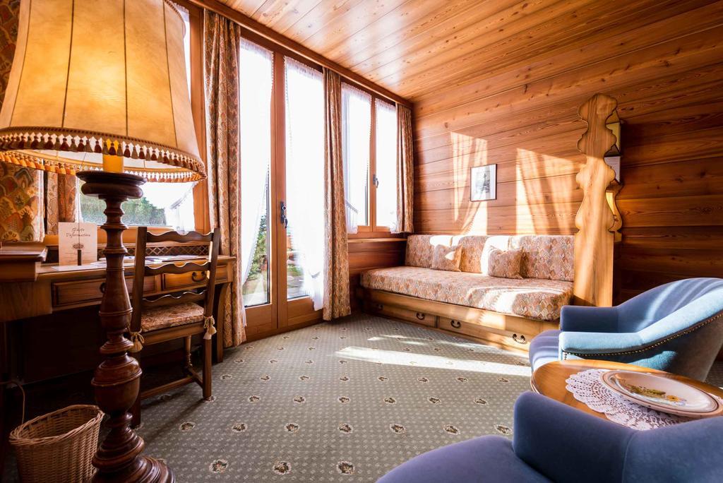 Swiss Chalet-Style Hotel Walliser Spycher リーデラルプ エクステリア 写真