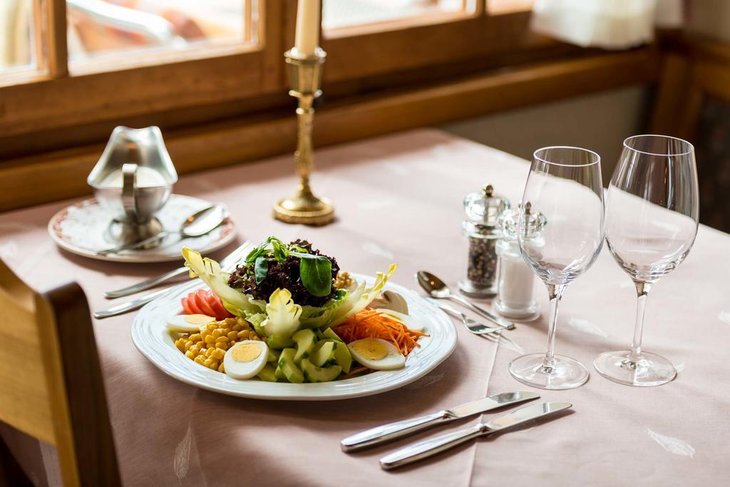 Swiss Chalet-Style Hotel Walliser Spycher リーデラルプ エクステリア 写真