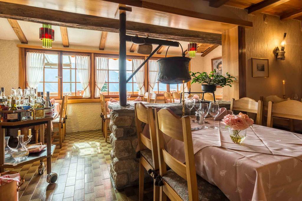 Swiss Chalet-Style Hotel Walliser Spycher リーデラルプ エクステリア 写真