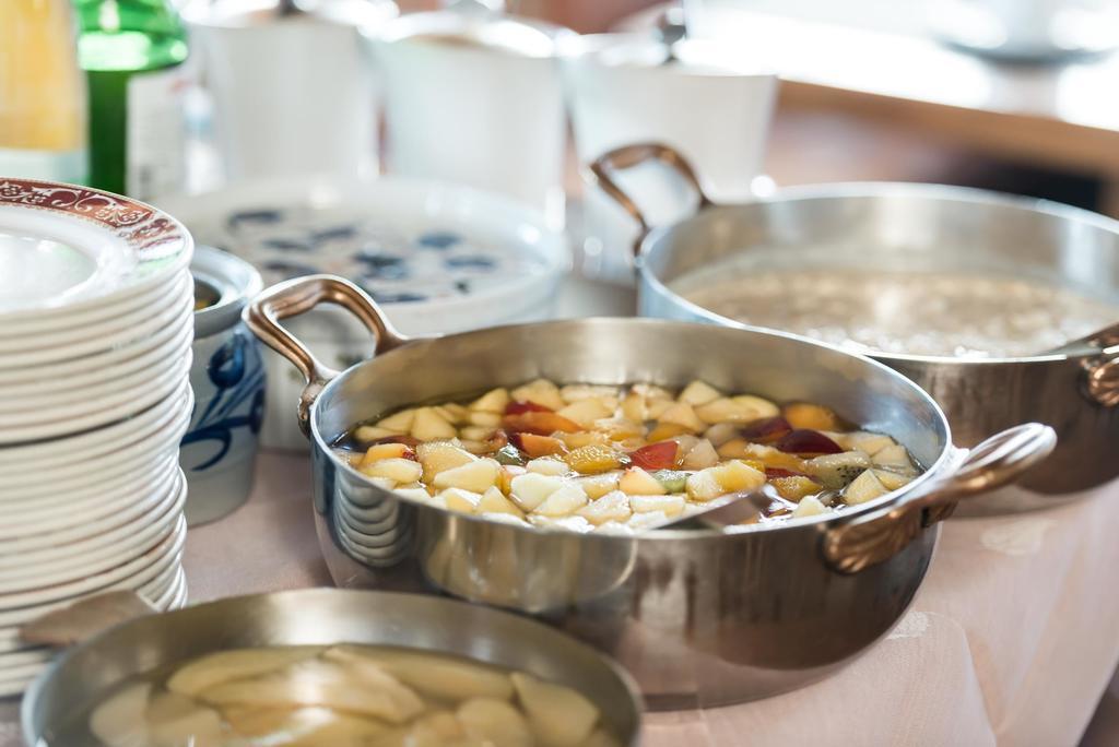 Swiss Chalet-Style Hotel Walliser Spycher リーデラルプ エクステリア 写真