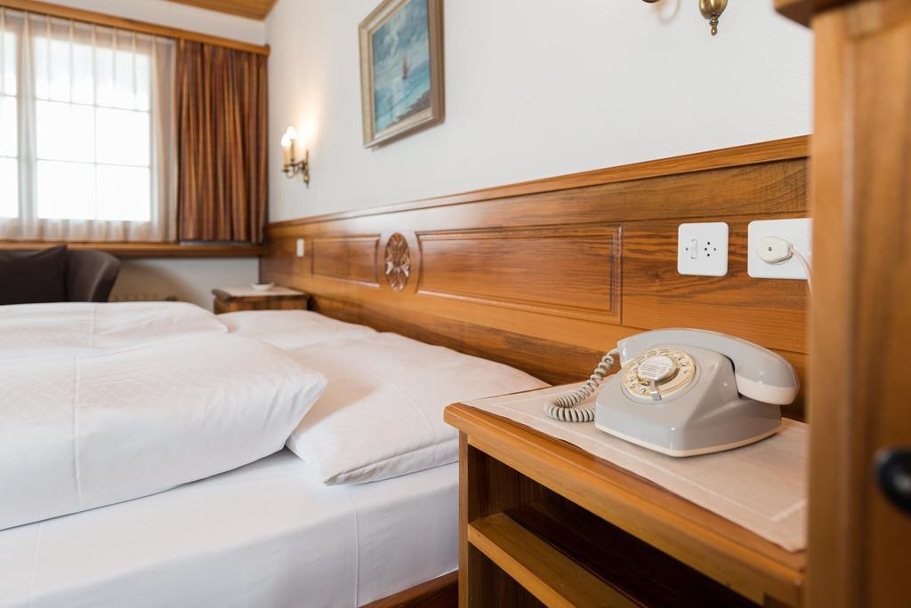 Swiss Chalet-Style Hotel Walliser Spycher リーデラルプ エクステリア 写真