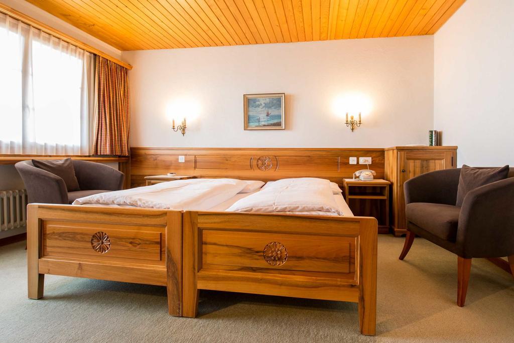 Swiss Chalet-Style Hotel Walliser Spycher リーデラルプ エクステリア 写真