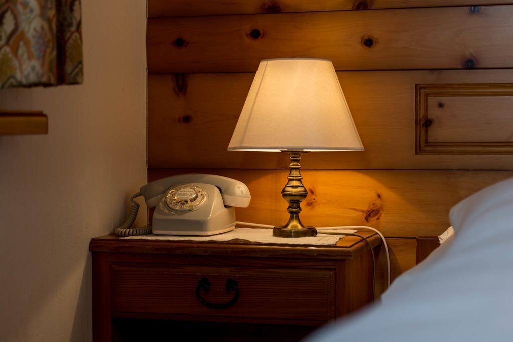Swiss Chalet-Style Hotel Walliser Spycher リーデラルプ エクステリア 写真
