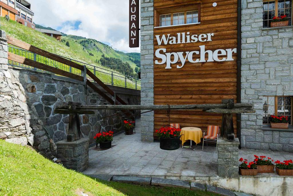 Swiss Chalet-Style Hotel Walliser Spycher リーデラルプ エクステリア 写真