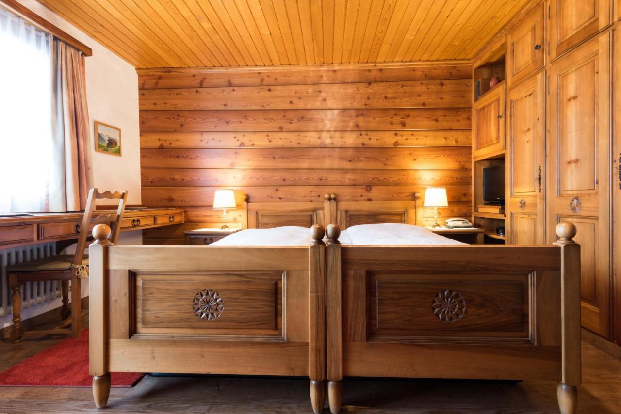 Swiss Chalet-Style Hotel Walliser Spycher リーデラルプ エクステリア 写真