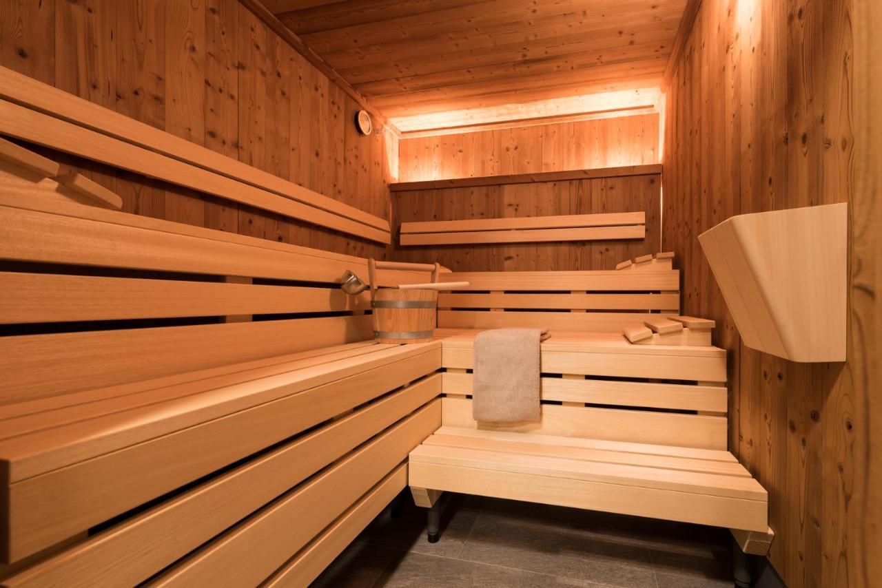Swiss Chalet-Style Hotel Walliser Spycher リーデラルプ エクステリア 写真