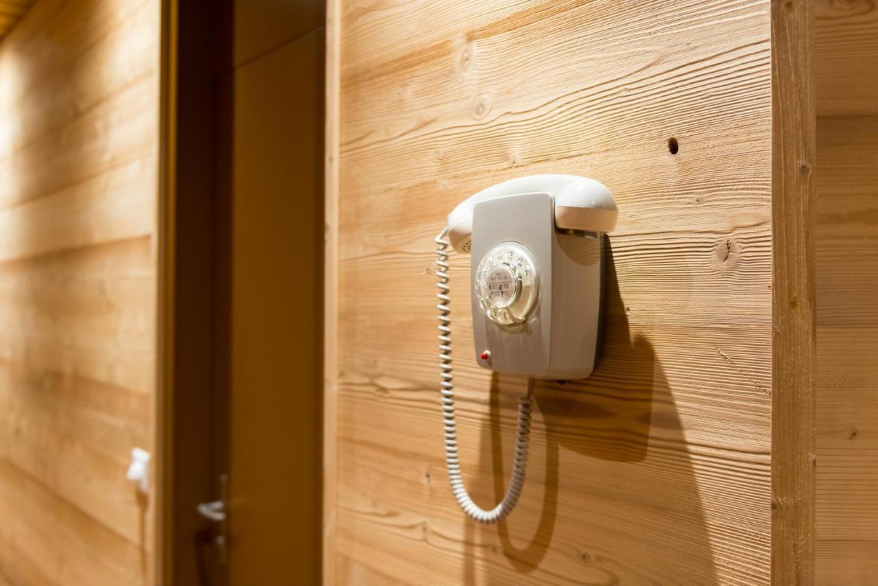 Swiss Chalet-Style Hotel Walliser Spycher リーデラルプ エクステリア 写真