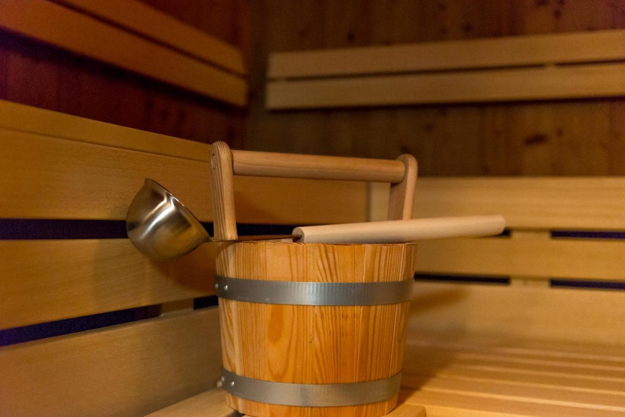 Swiss Chalet-Style Hotel Walliser Spycher リーデラルプ エクステリア 写真